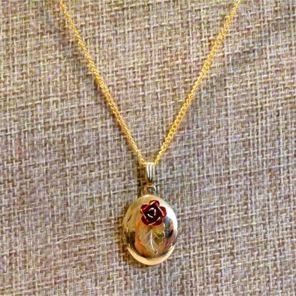 Vintage Red Rose Accented Delicate Gold Tone Oval Locket Necklace - Picture 3 of 5